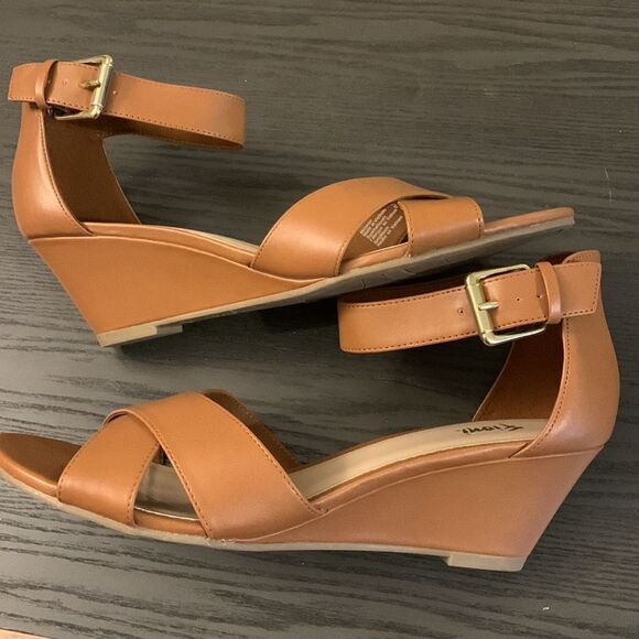 Fioni Size 10 tan wedge sandals with ankle strap NWOT - Picture 5 of 11